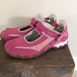 Women’s Mephisto Cancer Awareness Shoes